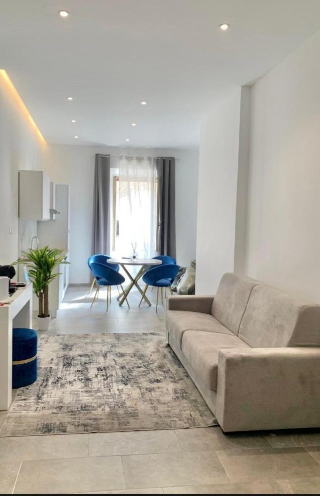 Apartment International House *